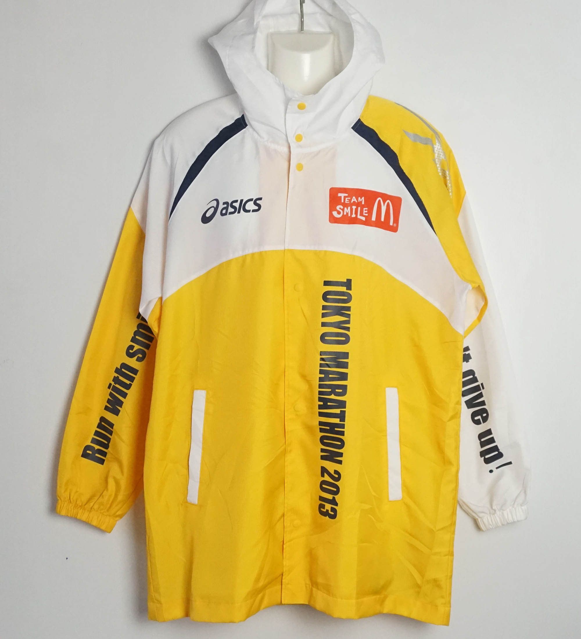 Asics Asics x McDonalds Tokyo Marathon Hooded Windbreaker Size US XXL / EU 58 / 5 - 2 Thumbnail