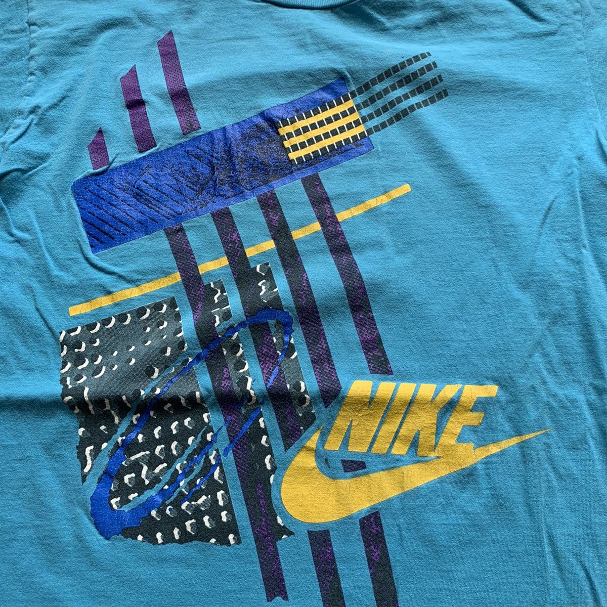 Nike Vintage 90s Nike Swoosh Graphic Faded T Shirt Medium Rare Size US M / EU 48-50 / 2 - 2 Thumbnail