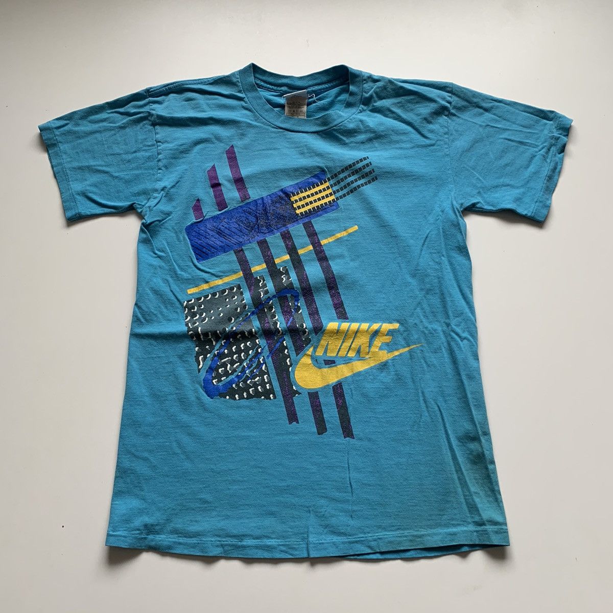 Nike Vintage 90s Nike Swoosh Graphic Faded T Shirt Medium Rare Size US M / EU 48-50 / 2 - 1 Thumbnail