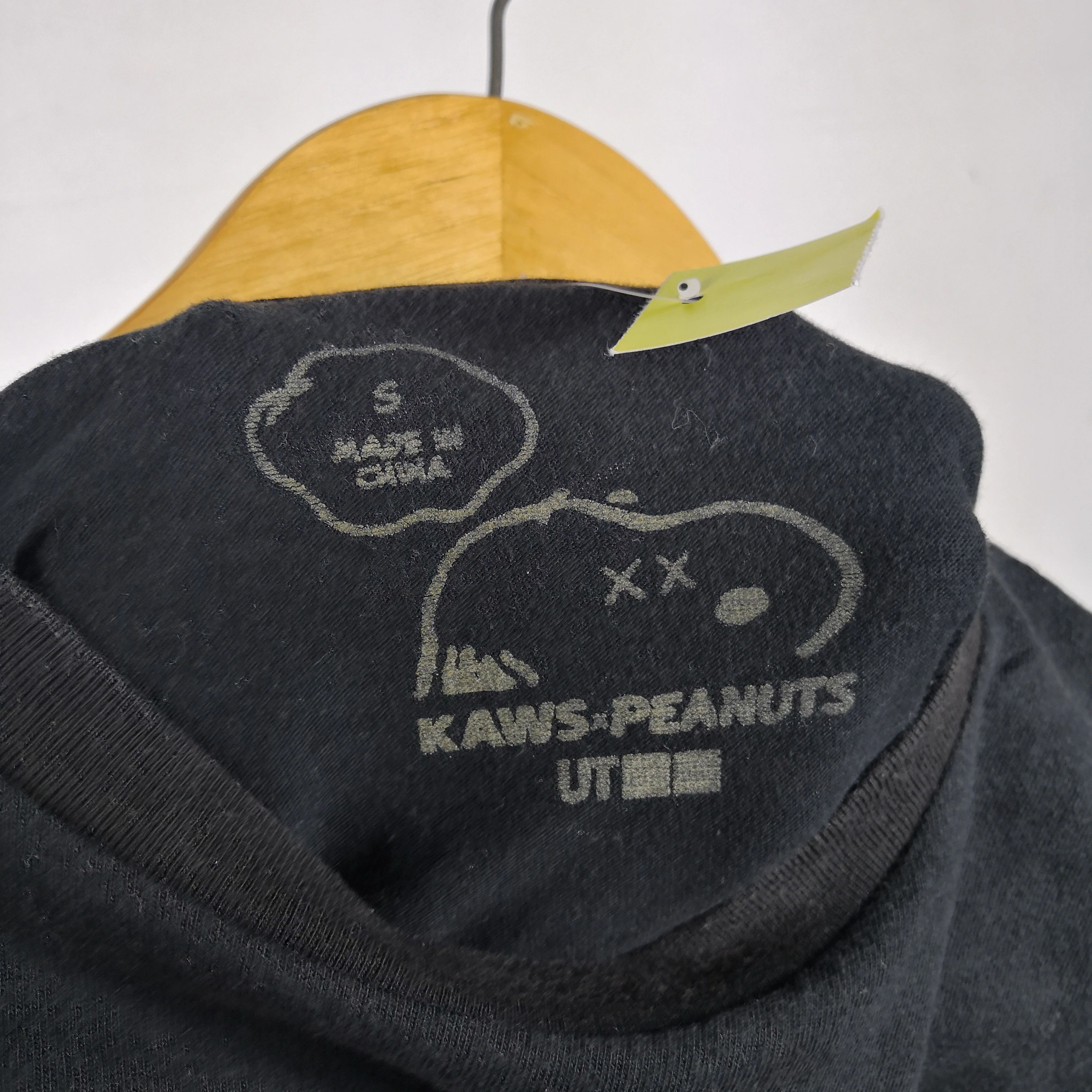 Kaws × Uniqlo Kaws X Peanut X Uniqlo T shirt Kaws Tees | BS45824. Size US M / EU 48-50 / 2 - 6 Thumbnail