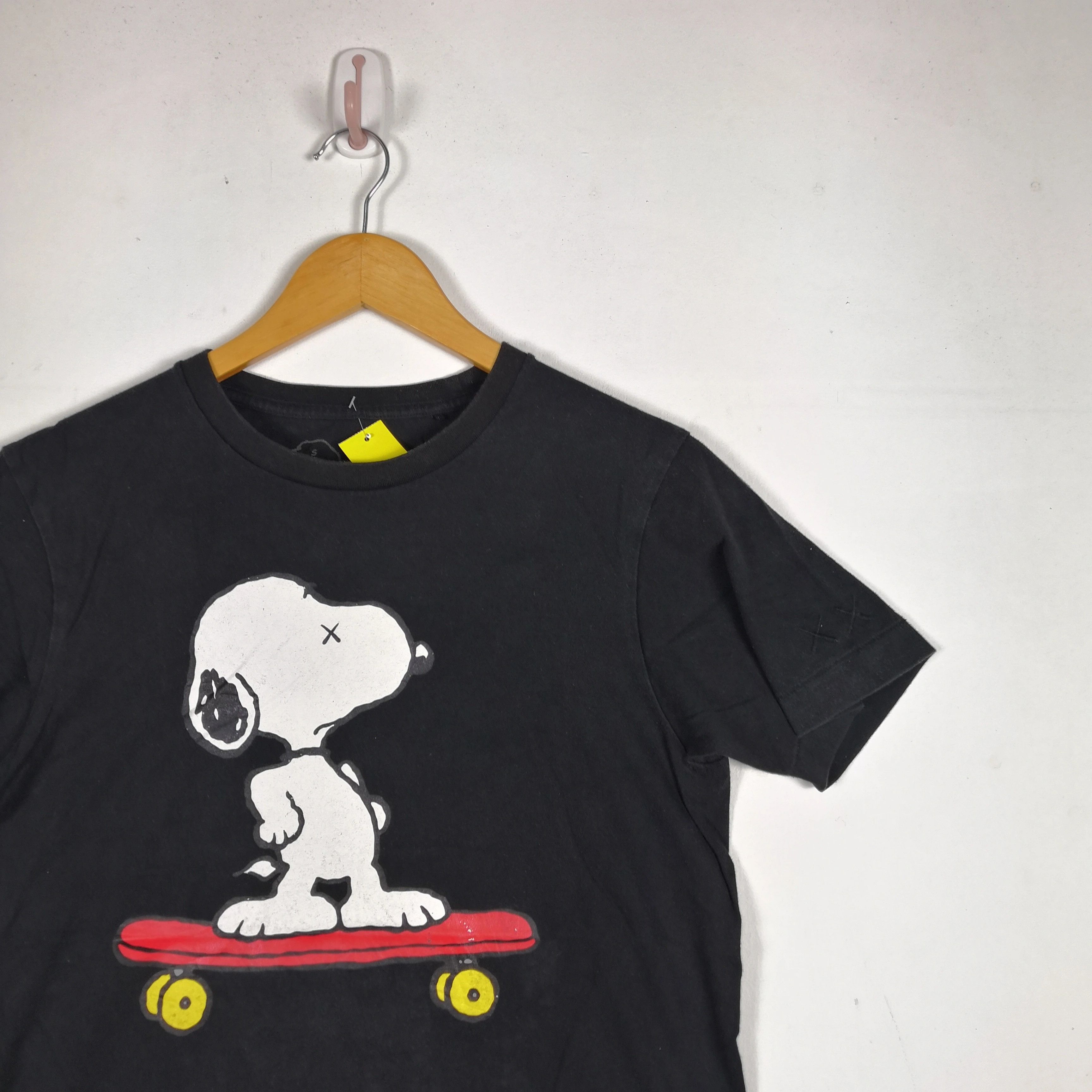 Kaws × Uniqlo Kaws X Peanut X Uniqlo T shirt Kaws Tees | BS45824. Size US M / EU 48-50 / 2 - 4 Thumbnail