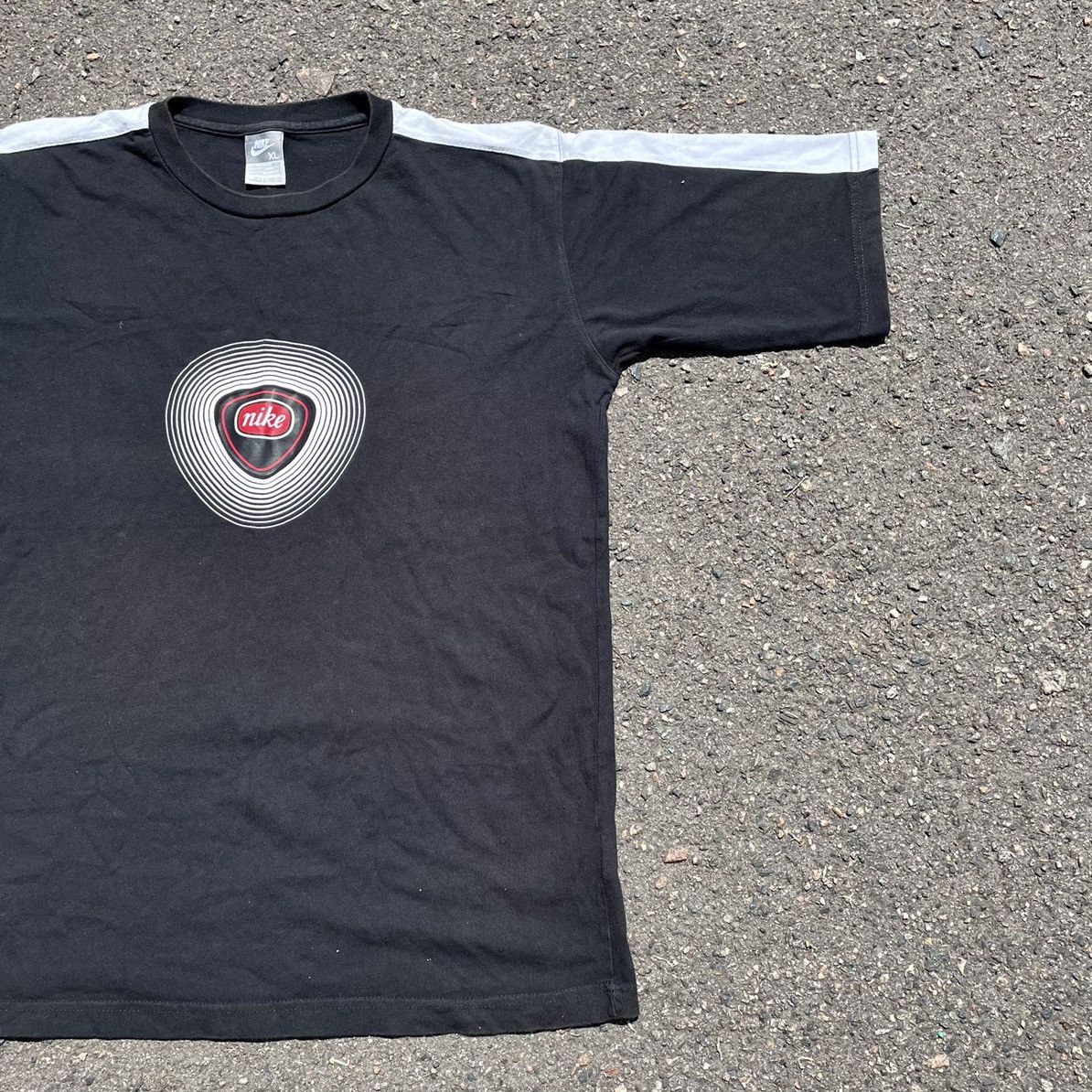 Vintage Vintage Y2K Nike Heart Graphic Tee Black Streetwear Faded XL Size US XL / EU 56 / 4 - 3 Thumbnail