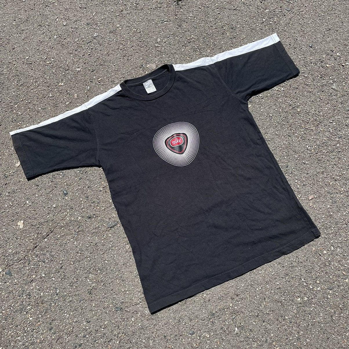 Vintage Vintage Y2K Nike Heart Graphic Tee Black Streetwear Faded XL Size US XL / EU 56 / 4 - 5 Thumbnail