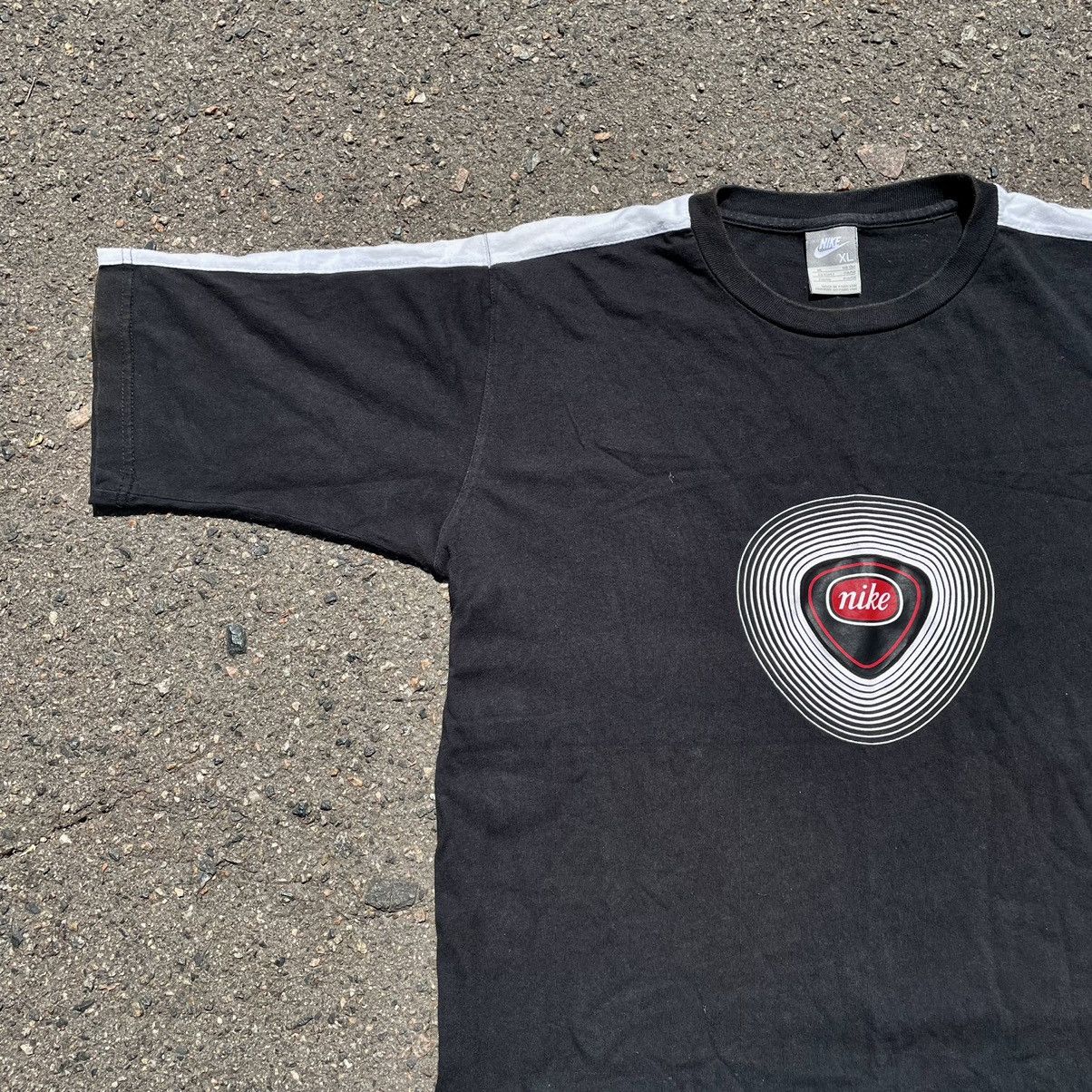 Vintage Vintage Y2K Nike Heart Graphic Tee Black Streetwear Faded XL Size US XL / EU 56 / 4 - 4 Thumbnail