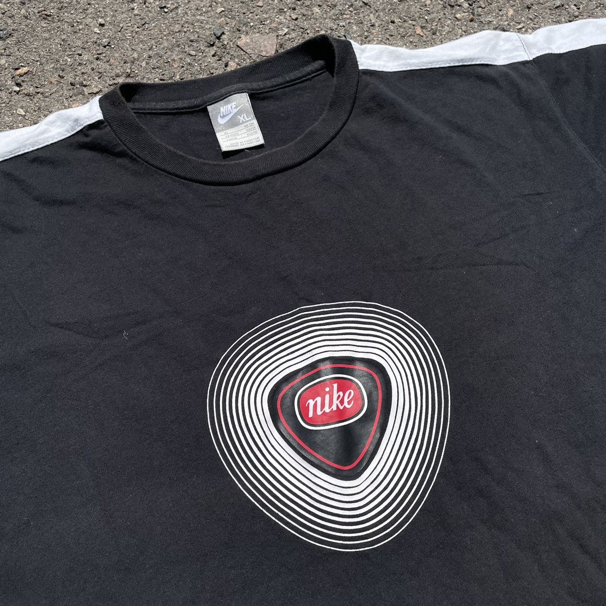 Vintage Vintage Y2K Nike Heart Graphic Tee Black Streetwear Faded XL Size US XL / EU 56 / 4 - 2 Thumbnail