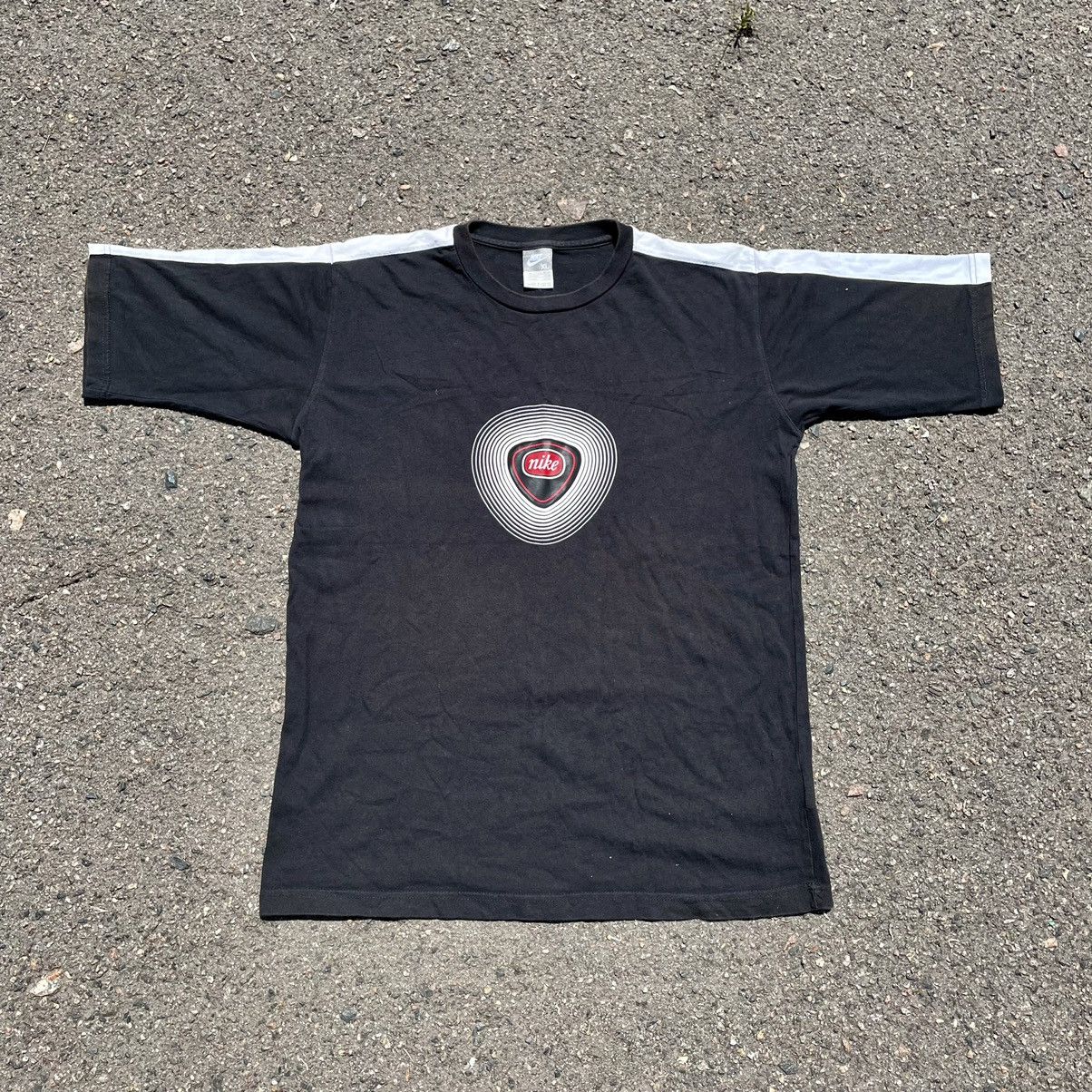 Vintage Vintage Y2K Nike Heart Graphic Tee Black Streetwear Faded XL Size US XL / EU 56 / 4 - 1 Thumbnail