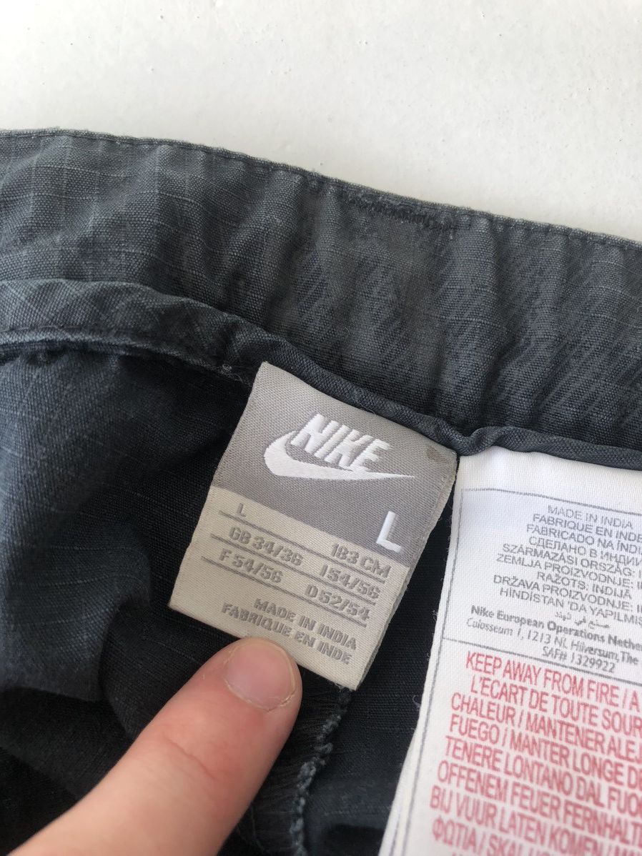 Nike Vintage 90s Nike cargo shorts jorts distressed faded y2k Size US 32 / EU 48 - 8 Thumbnail