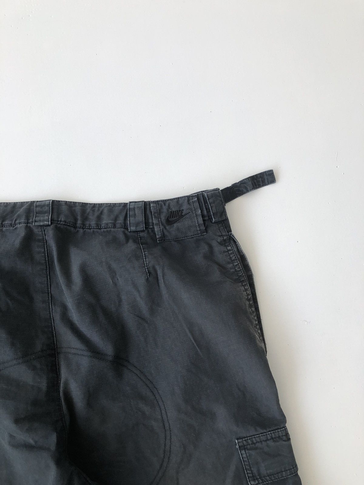 Nike Vintage 90s Nike cargo shorts jorts distressed faded y2k Size US 32 / EU 48 - 6 Thumbnail