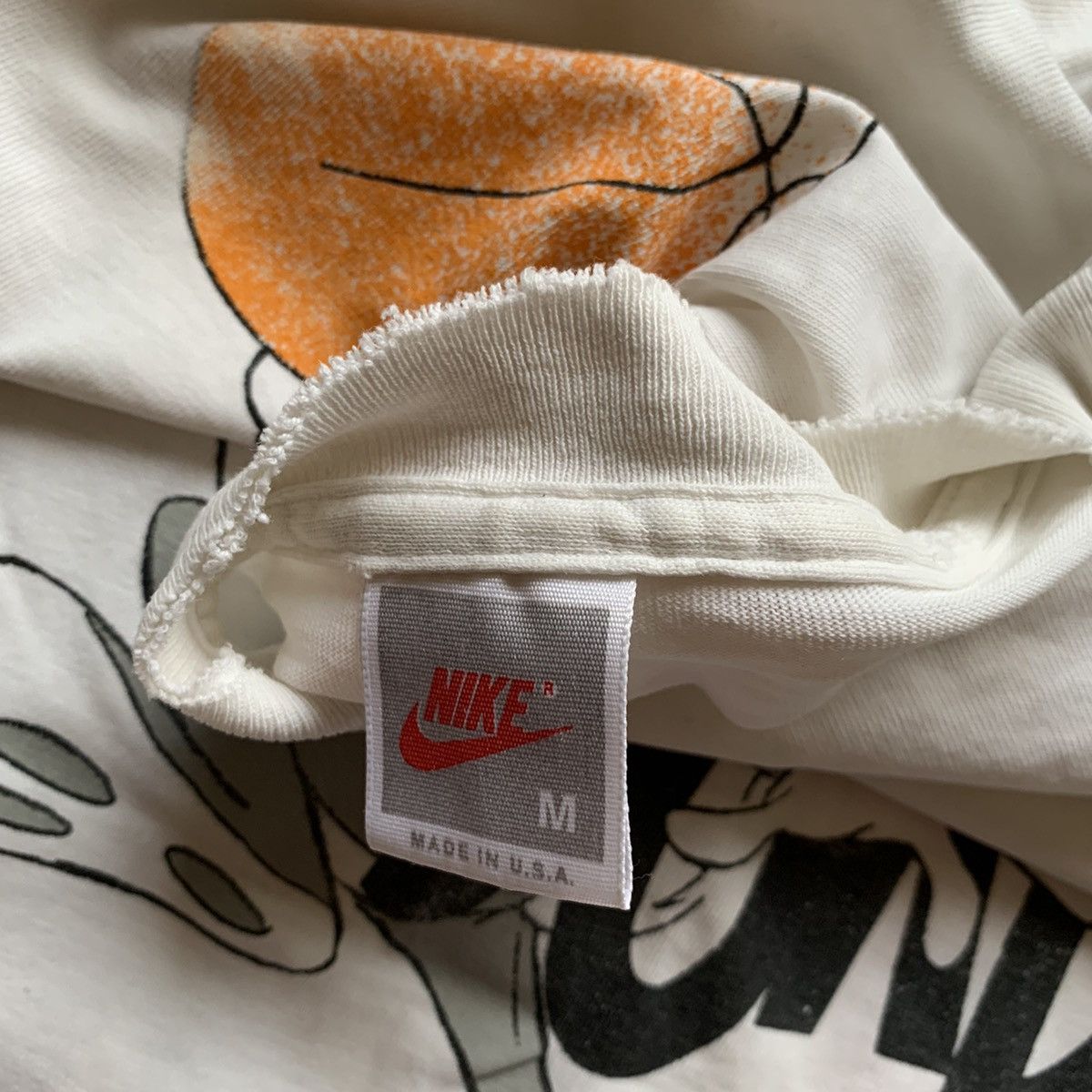 Nike × Vintage Vintage 90s 1991 Nike Hare Jordan Bugs Bunny Graphic T Shirt Size US M / EU 48-50 / 2 - 4 Thumbnail