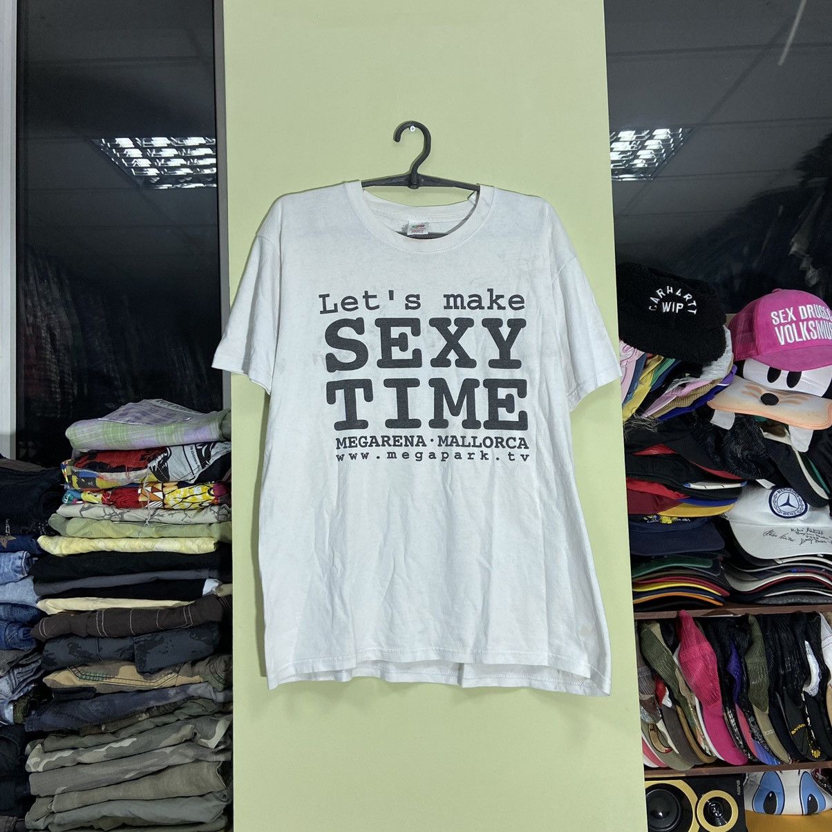 Vintage Vintage 90s Graphic Tee Humor Print Sun Faded Streetwear L Size US L / EU 52-54 / 3 - 1 Thumbnail