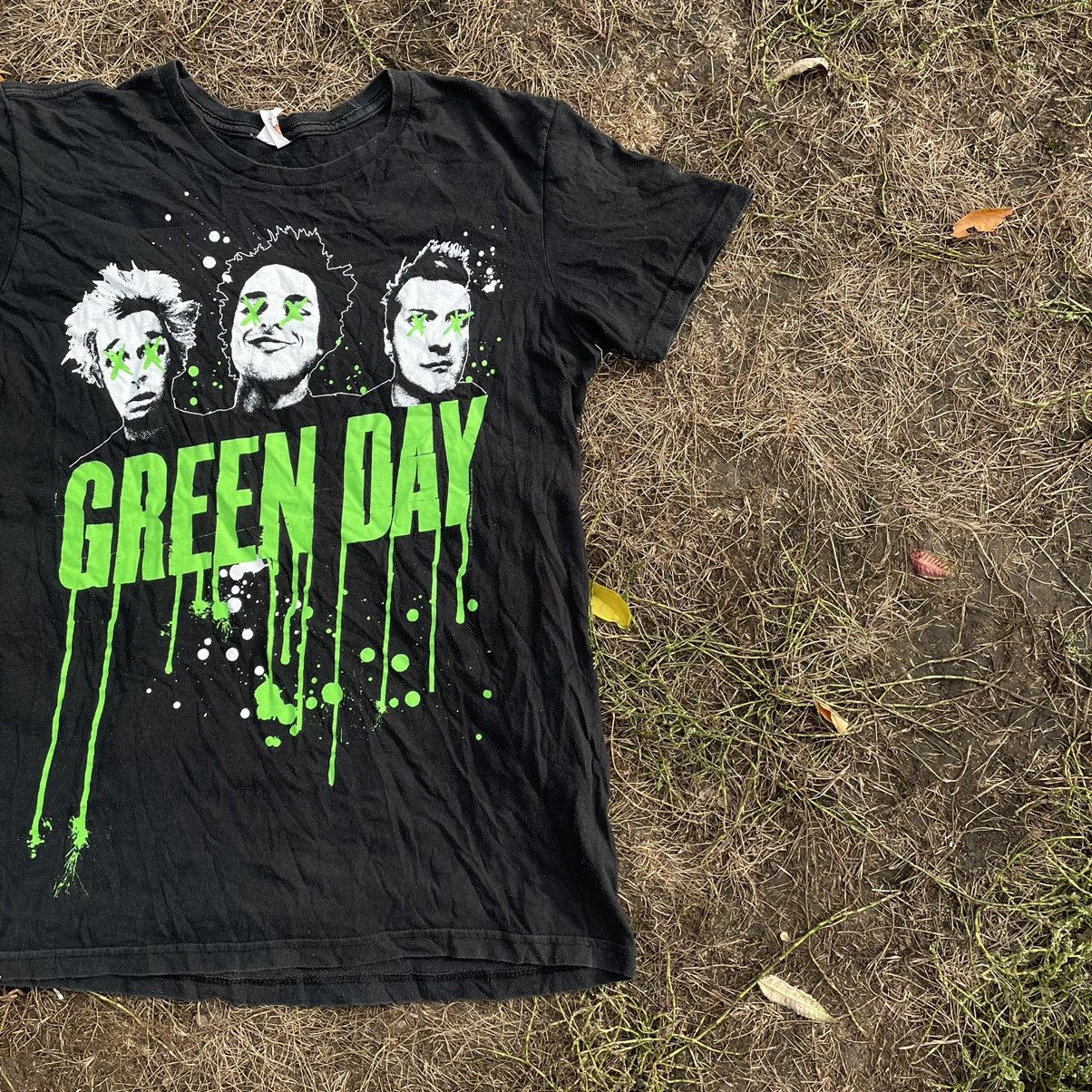 Vintage Vintage Y2K Green Day Graphic Tee Band Tee Punk Grunge S Size US S / EU 44-46 / 1 - 2 Thumbnail