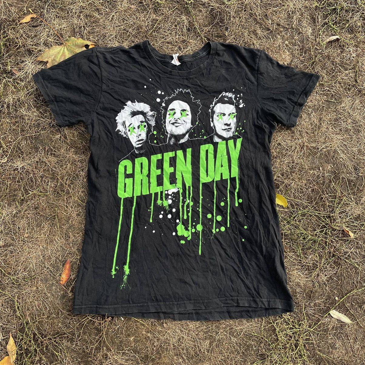 Vintage Vintage Y2K Green Day Graphic Tee Band Tee Punk Grunge S Size US S / EU 44-46 / 1 - 1 Thumbnail