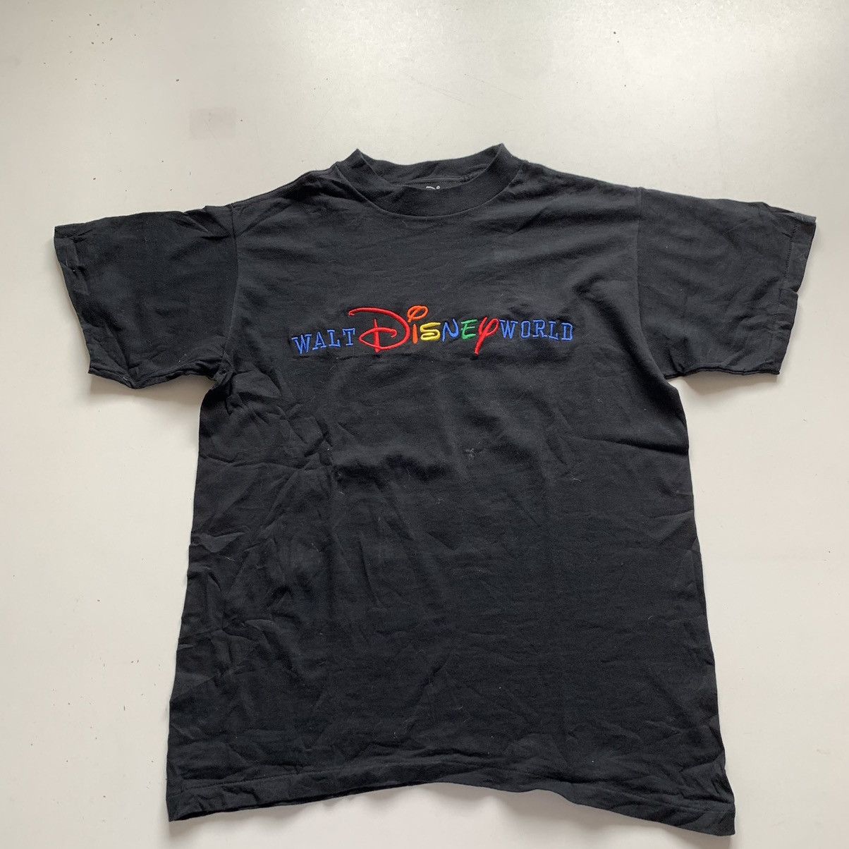 Disney × Vintage Vintage 90s Walt Disney World Rainbow Embroidered T Shirt Size US S / EU 44-46 / 1 - 1 Thumbnail