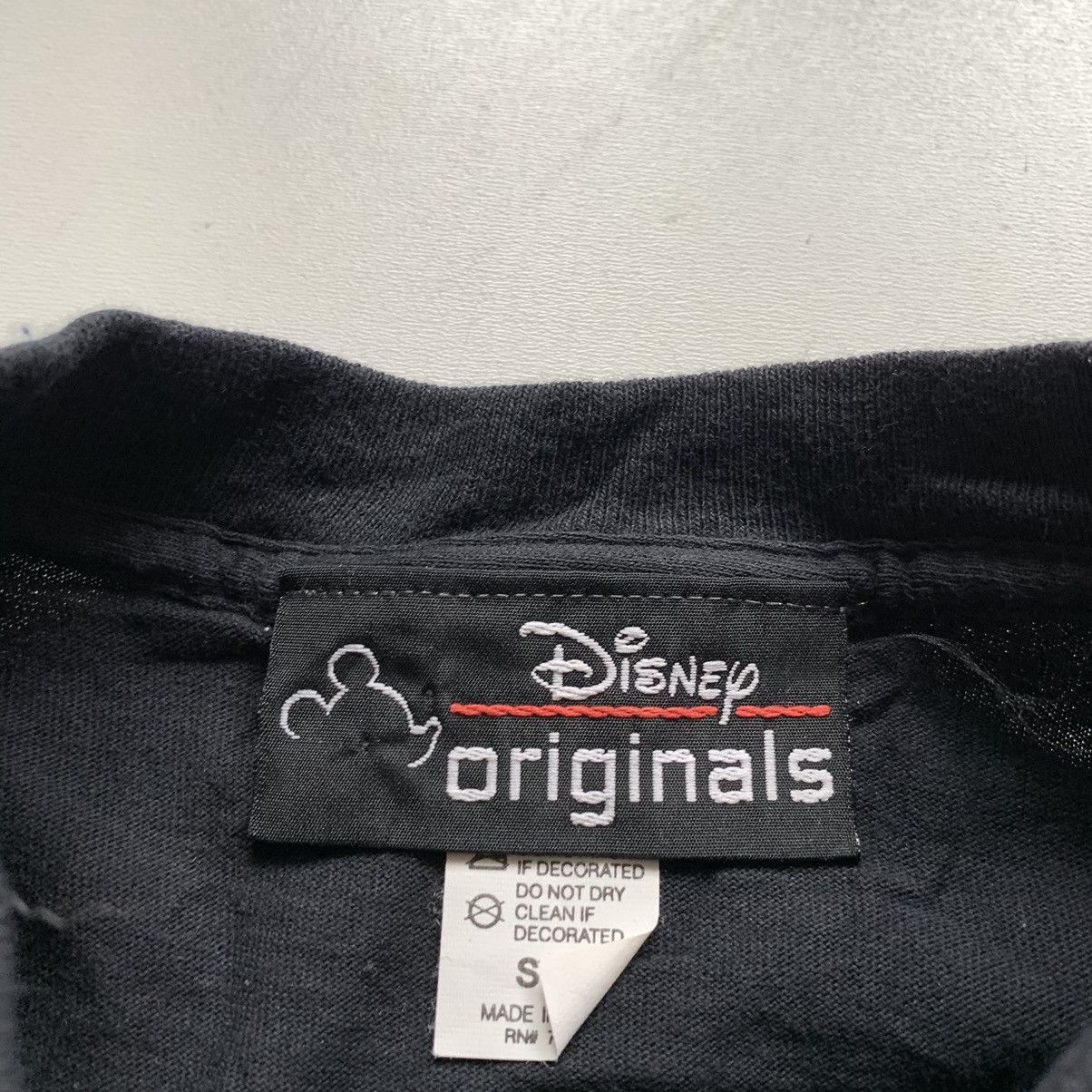 Disney × Vintage Vintage 90s Walt Disney World Rainbow Embroidered T Shirt Size US S / EU 44-46 / 1 - 3 Thumbnail