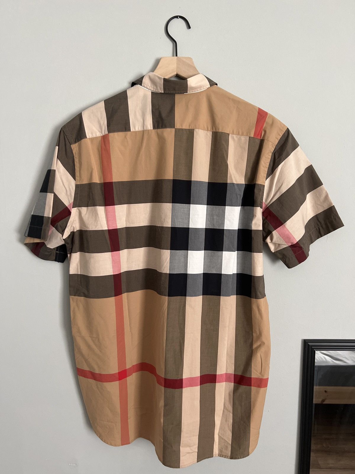 Burberry Burberry Short-sleeve Beige Plaid Button Up Shirt Size US XL / EU 56 / 4 - 2 Thumbnail