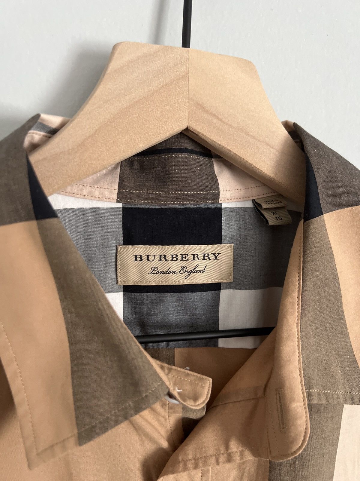 Burberry Burberry Short-sleeve Beige Plaid Button Up Shirt Size US XL / EU 56 / 4 - 3 Thumbnail