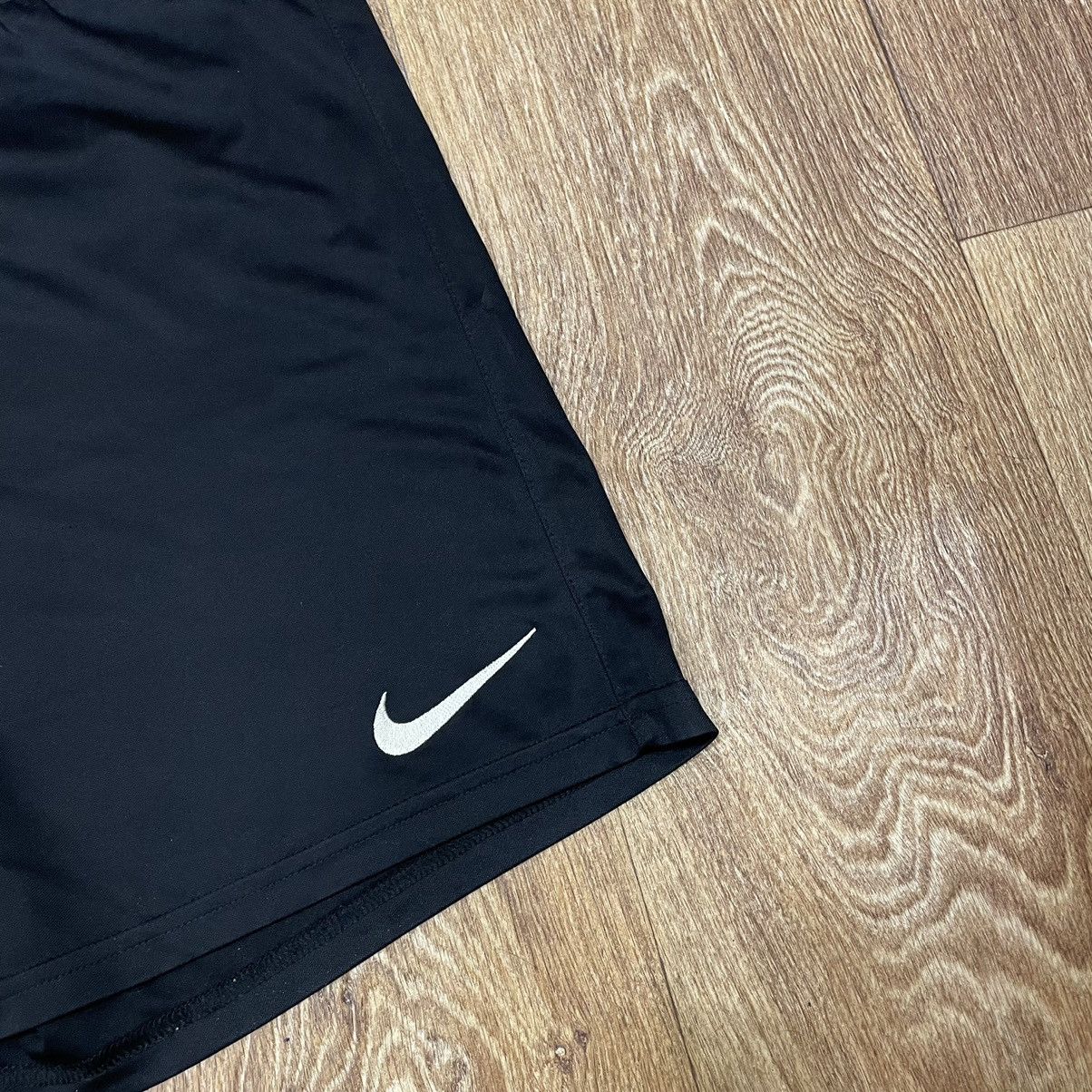 Nike Vintage Nike shorts streetwear swoosh casual y2k Size US 36 / EU 52 - 3 Thumbnail