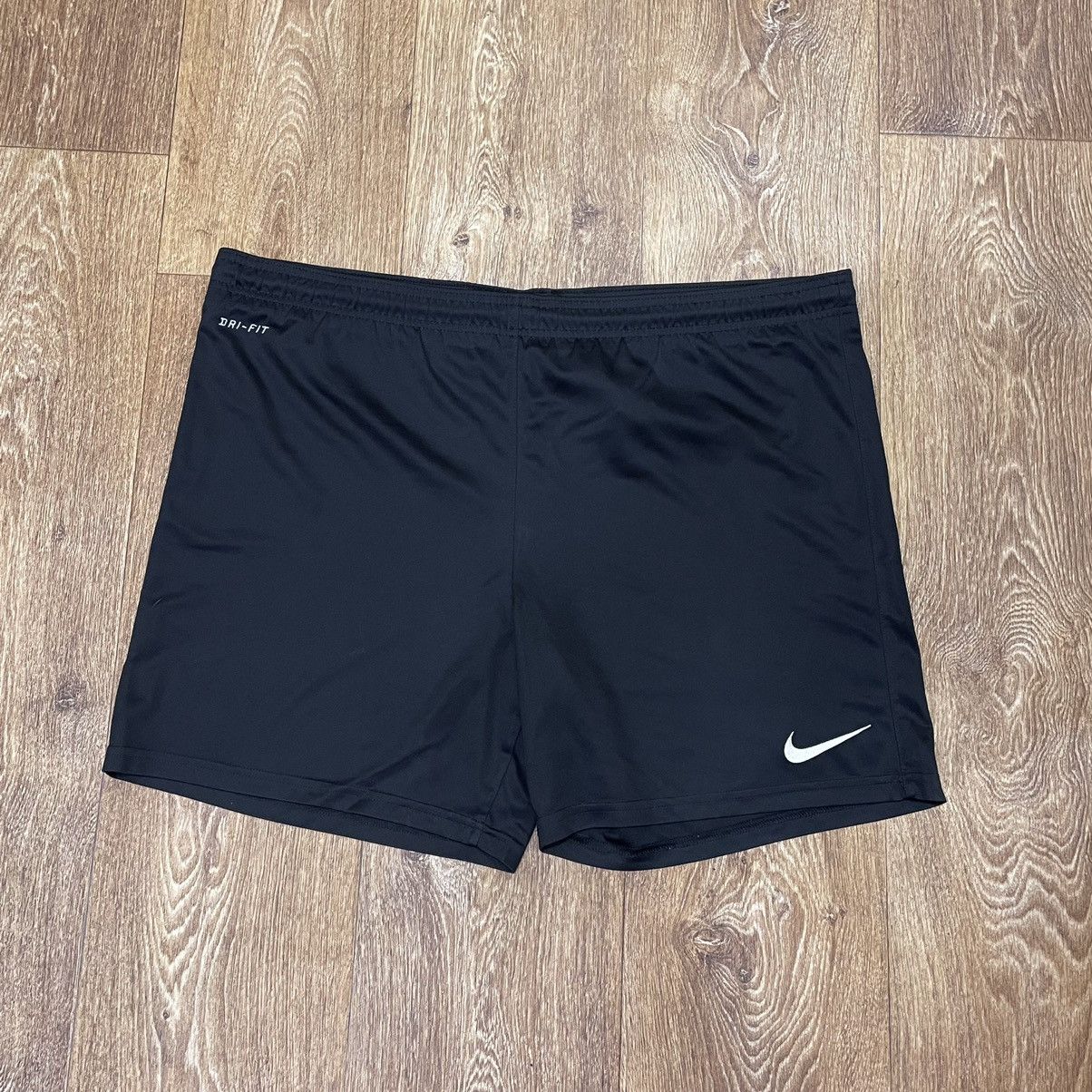 Nike Vintage Nike shorts streetwear swoosh casual y2k Size US 36 / EU 52 - 1 Thumbnail