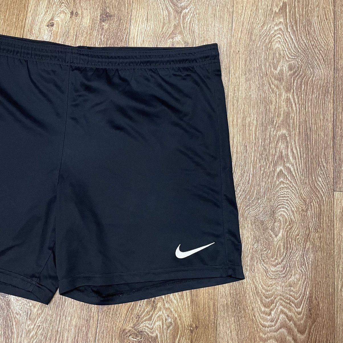 Nike Vintage Nike shorts streetwear swoosh casual y2k Size US 36 / EU 52 - 2 Thumbnail
