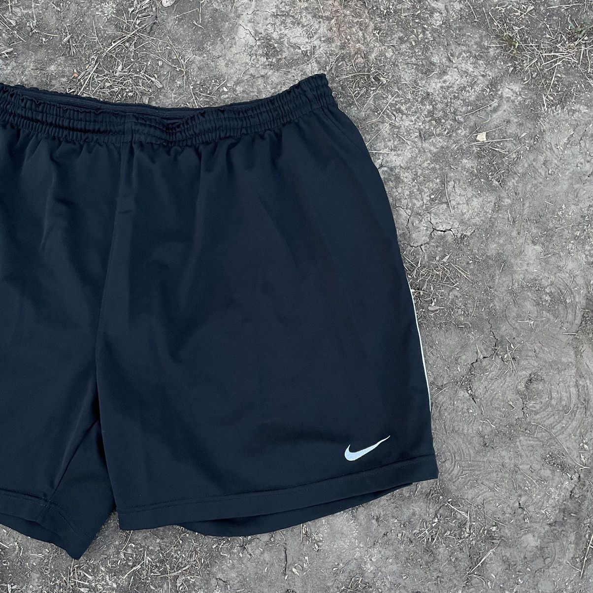 Nike Vintage 90s Nike Swoosh Logo Shorts Streetwear Size US 36 / EU 52 - 2 Thumbnail