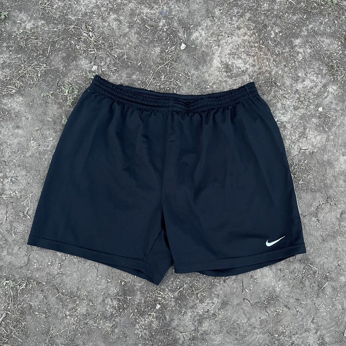 Nike Vintage 90s Nike Swoosh Logo Shorts Streetwear Size US 36 / EU 52 - 1 Thumbnail