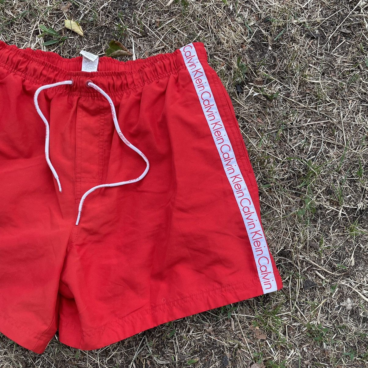 Calvin Klein Vintage Calvin Klein Shorts Logo Y2K Streetwear Size US 32 / EU 48 - 2 Thumbnail