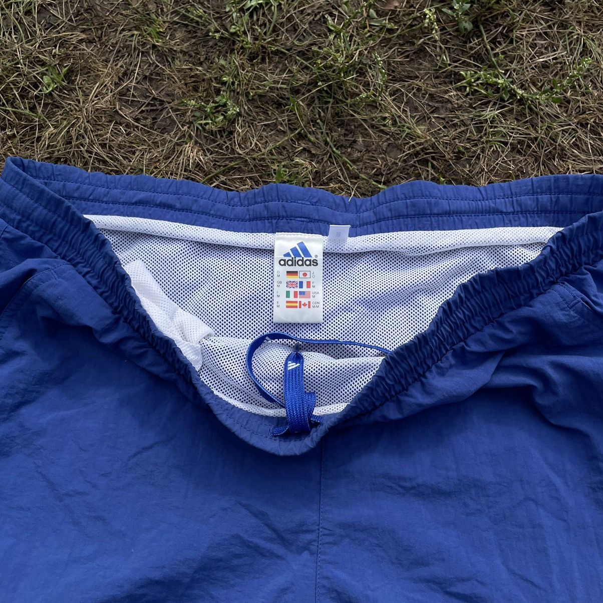 Vintage Vintage 90s Adidas Stripes Shorts Streetwear Blue Faded 32 Size US 32 / EU 48 - 5 Thumbnail