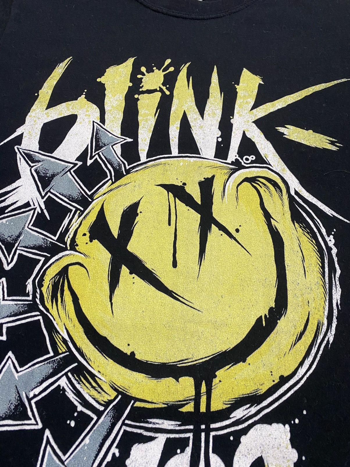 Band Tees Blink 182 Black Tee bog logo smile sz S-M Size US M / EU 48-50 / 2 - 3 Thumbnail