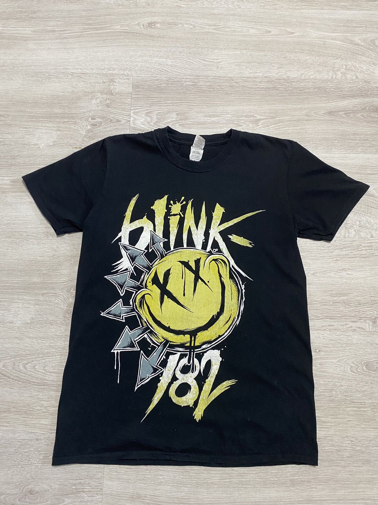 Band Tees Blink 182 Black Tee bog logo smile sz S-M Size US M / EU 48-50 / 2 - 1 Thumbnail