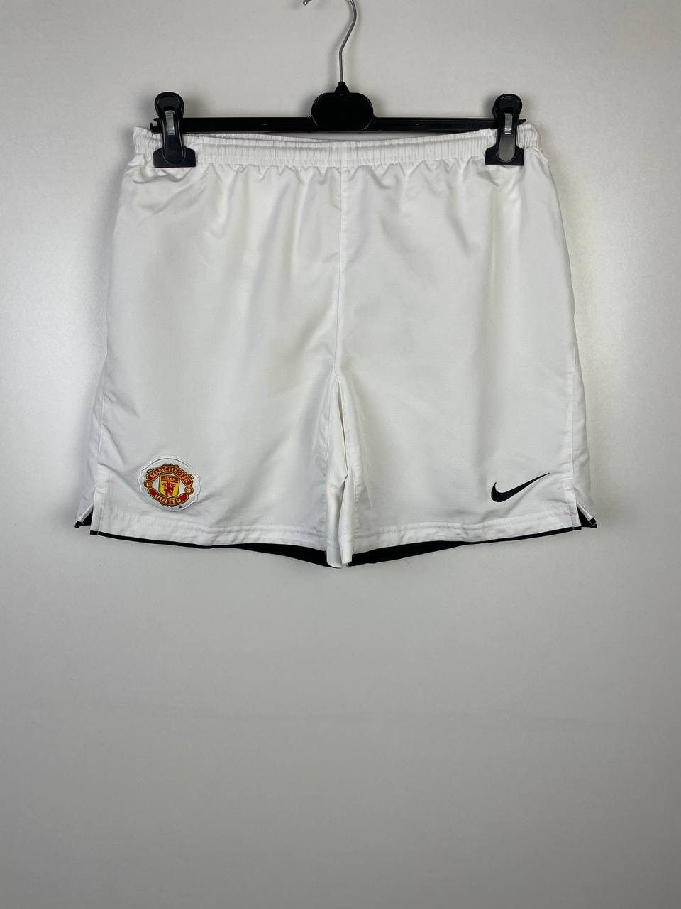 Vintage Manchester United Nike shorts size 30 Size US 30 / EU 46 - 1 Thumbnail