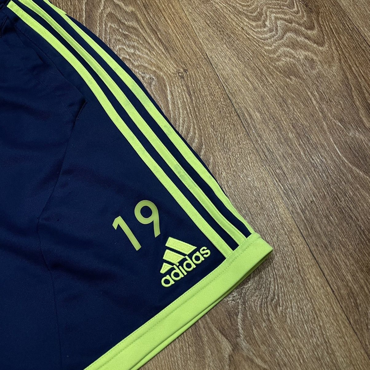 Adidas Vintage Adidas shorts streetwear y2k style casual L Size US 34 / EU 50 - 4 Thumbnail