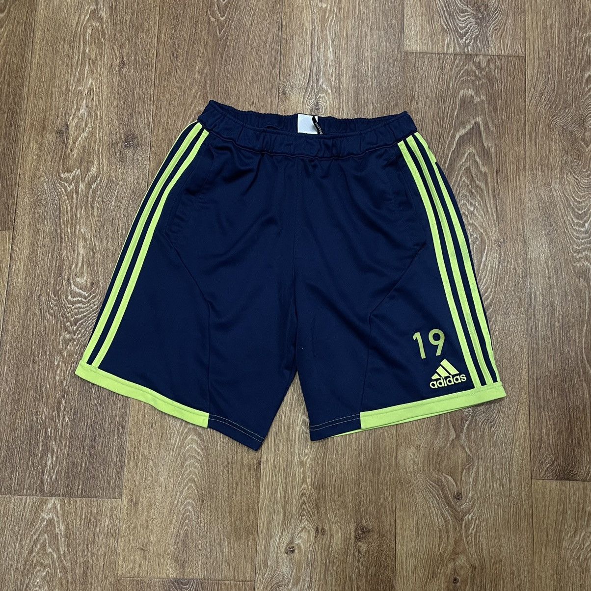 Adidas Vintage Adidas shorts streetwear y2k style casual L Size US 34 / EU 50 - 2 Thumbnail