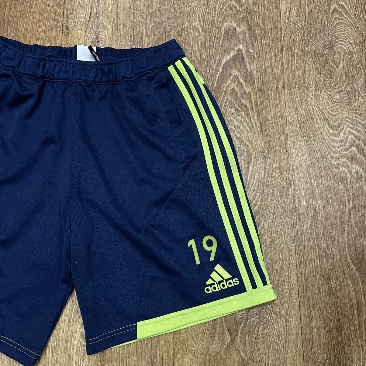 Adidas Vintage Adidas shorts streetwear y2k style casual L Size US 34 / EU 50 - 3 Thumbnail