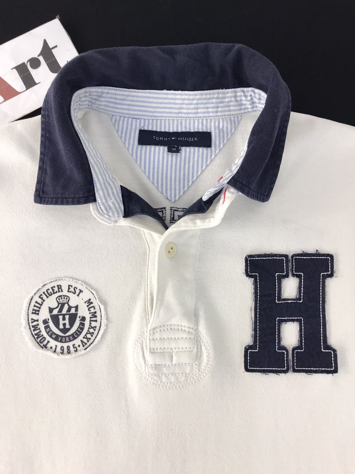 Tommy Hilfiger Vintage Tommy Hilfiger Big Logo Design Size US M / EU 48-50 / 2 - 4 Thumbnail