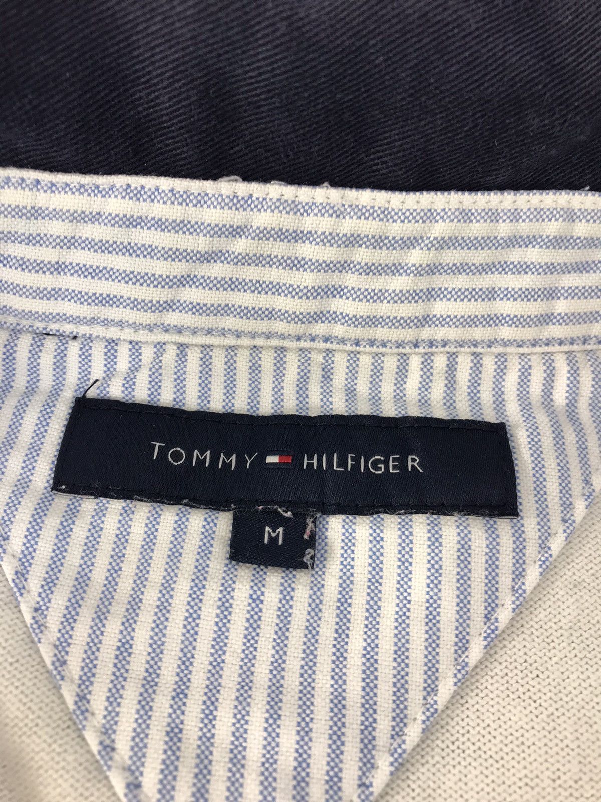 Tommy Hilfiger Vintage Tommy Hilfiger Big Logo Design Size US M / EU 48-50 / 2 - 7 Thumbnail