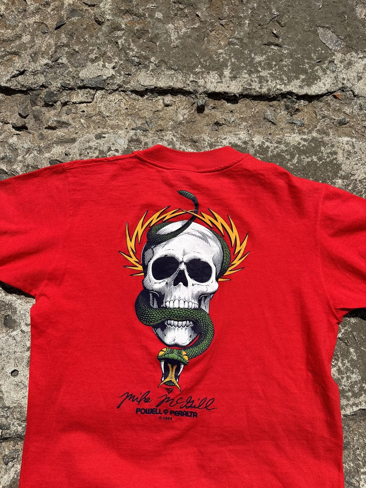 Powell Peralta × Vintage Vintage 1984 Powell Peralta ‘Mike McGill’ USA T-Shirt Size US M / EU 48-50 / 2 - 2 Thumbnail
