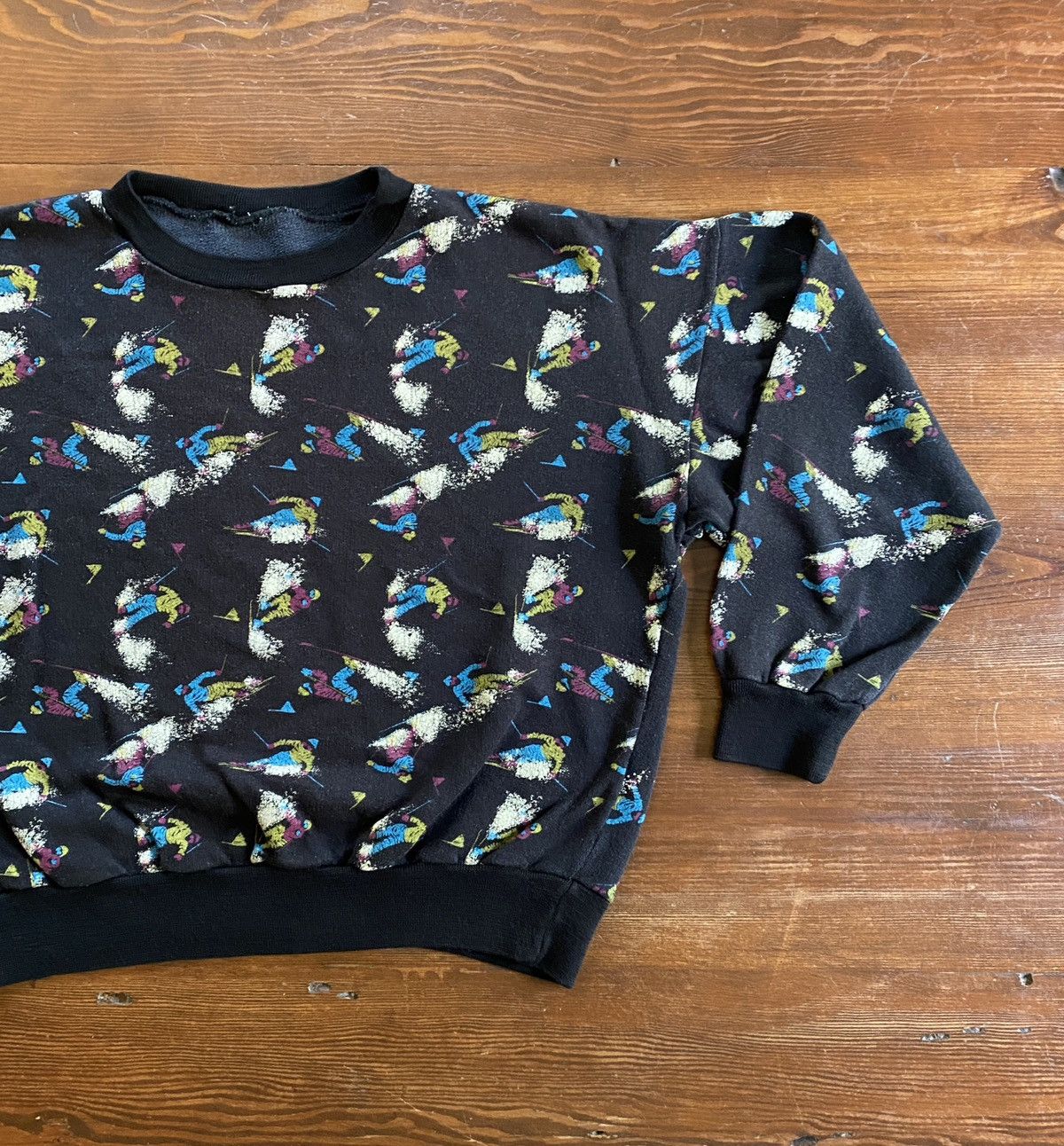 Vintage Vintage 80’s Skiers All Over Women’s Crewneck Sweatshirt Size S / US 4 / IT 40 - 1 Thumbnail