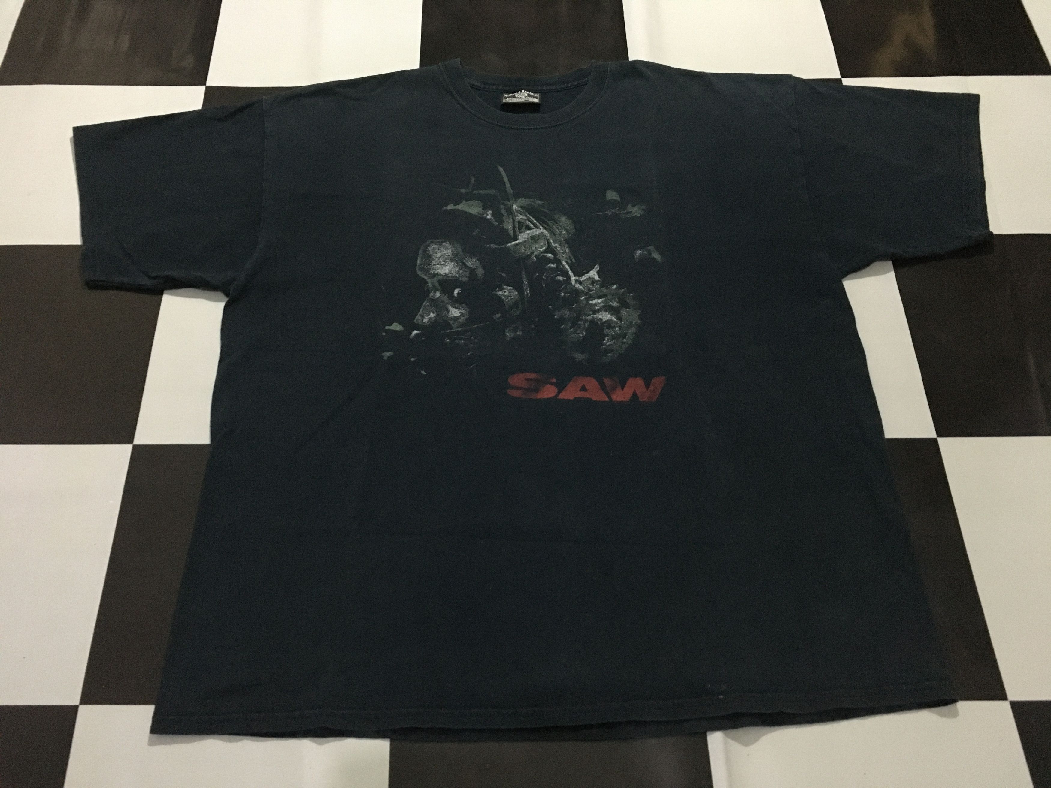 Expert Horror × Vintage 🔥 Vintage Saw Shirt 2004 Movie Promo Tee Size US XXL / EU 58 / 5 - 2 Thumbnail