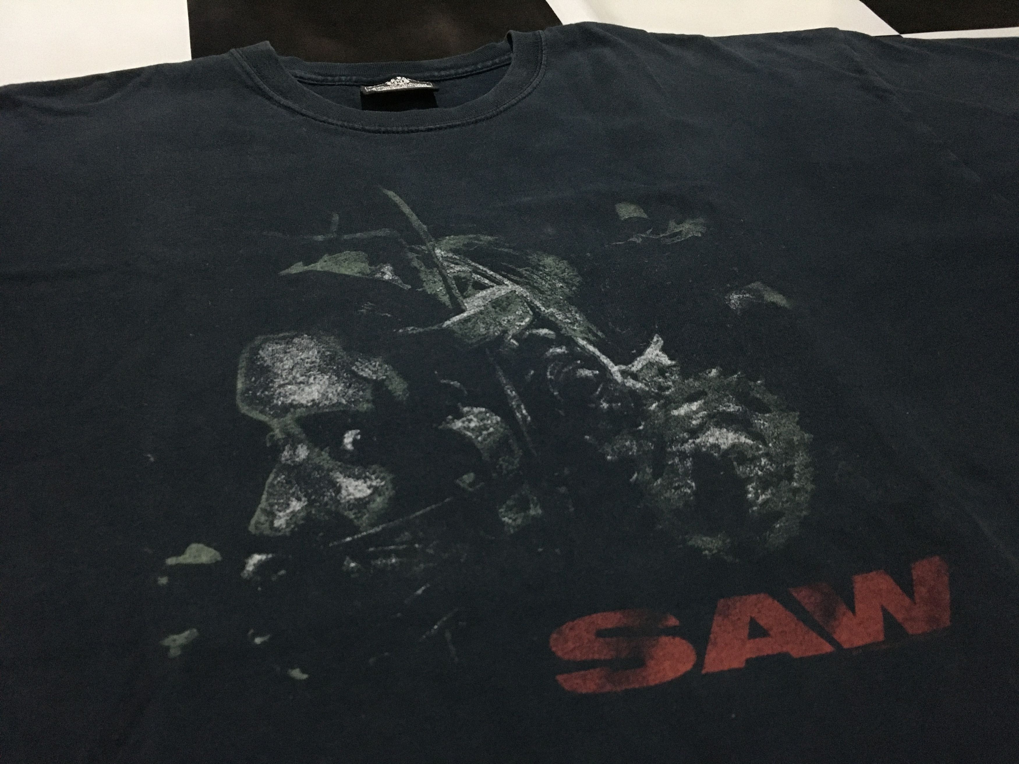 Expert Horror × Vintage 🔥 Vintage Saw Shirt 2004 Movie Promo Tee Size US XXL / EU 58 / 5 - 1 Thumbnail