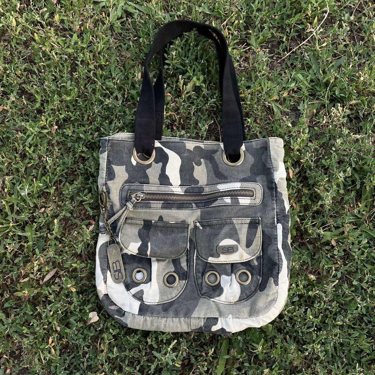 Vintage Vintage Y2K Camo Crossbody Bag All Over Print Streetwear OS Size ONE SIZE - 1 Thumbnail