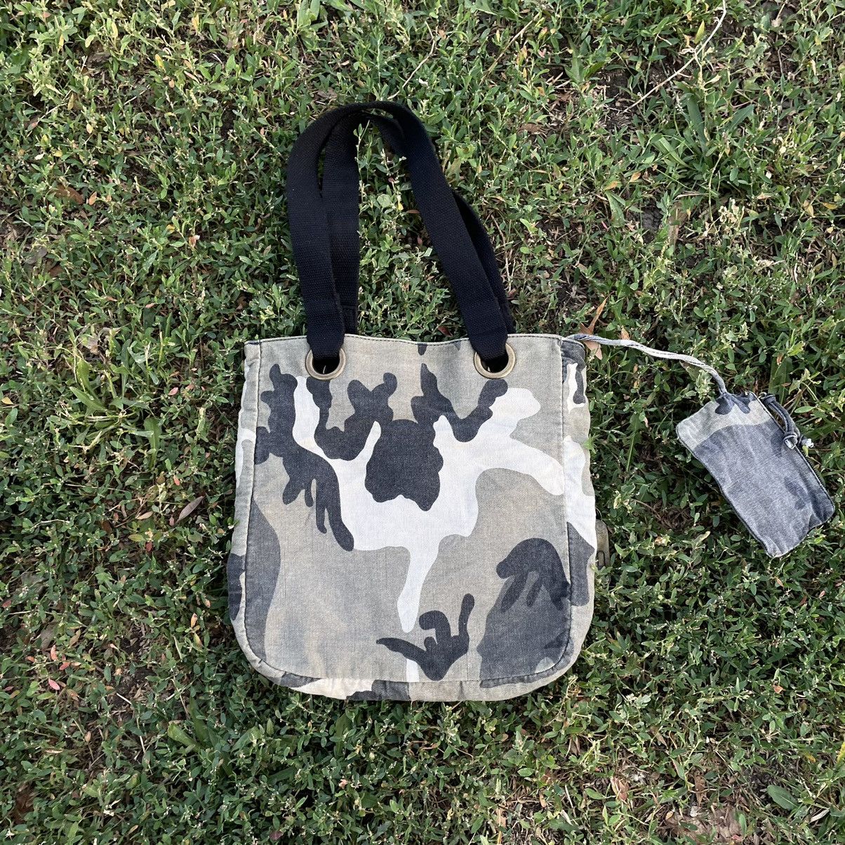 Vintage Vintage Y2K Camo Crossbody Bag All Over Print Streetwear OS Size ONE SIZE - 10 Thumbnail