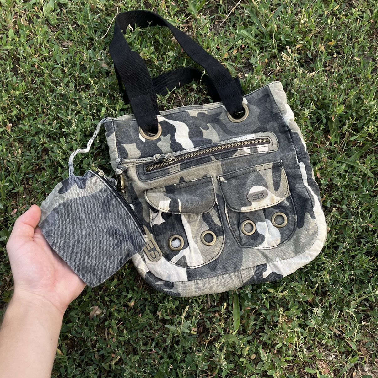 Vintage Vintage Y2K Camo Crossbody Bag All Over Print Streetwear OS Size ONE SIZE - 8 Thumbnail