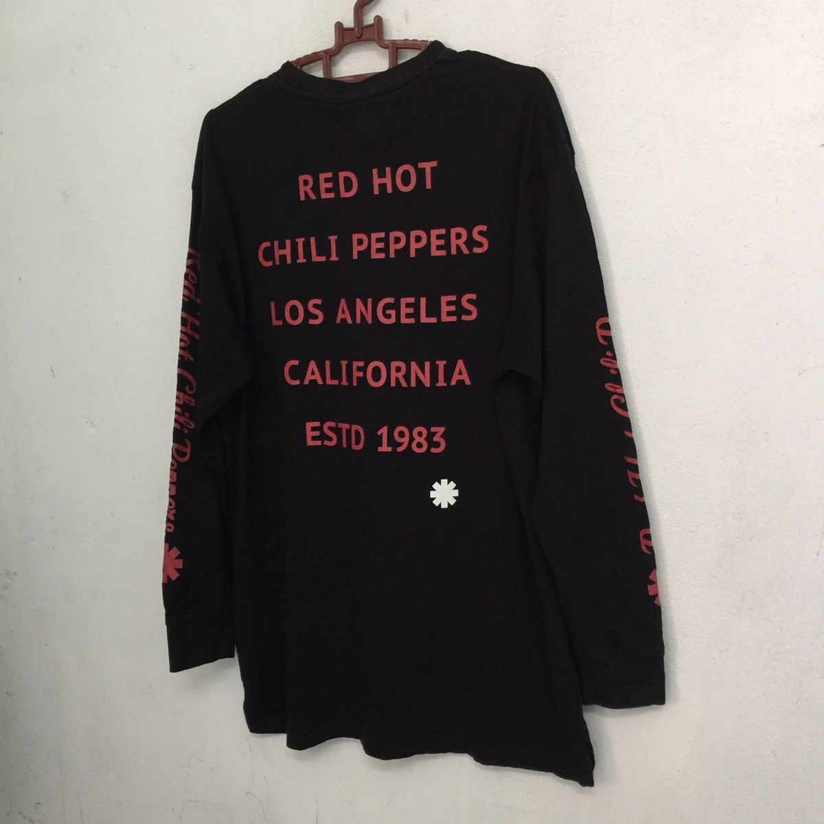 Band Tees Red hot chilli peppers long sleeves tshirt Size US M / EU 48-50 / 2 - 5 Thumbnail