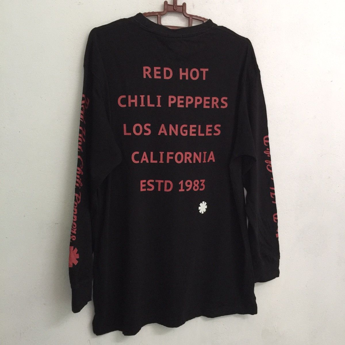 Band Tees Red hot chilli peppers long sleeves tshirt Size US M / EU 48-50 / 2 - 6 Thumbnail
