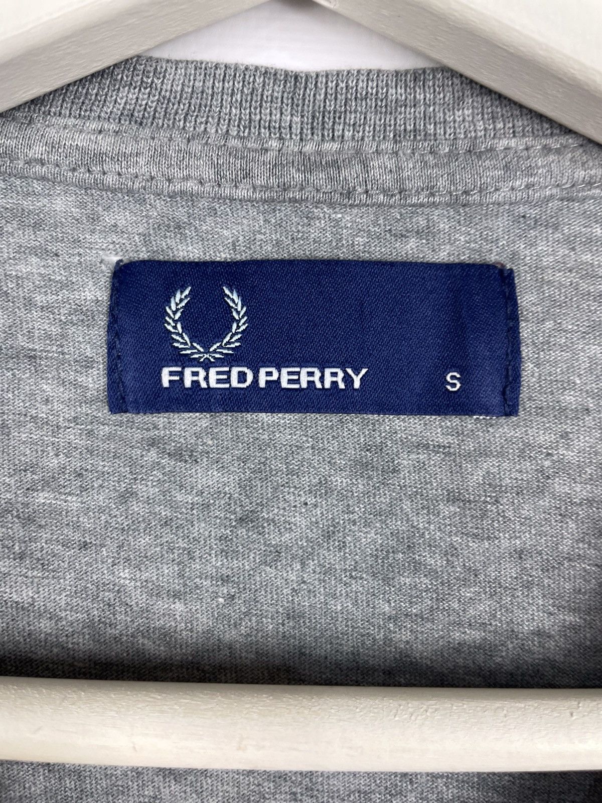 Fred Perry Fred Perry T-Shirt Big Center Logo Gray size S Size US S / EU 44-46 / 1 - 4 Thumbnail