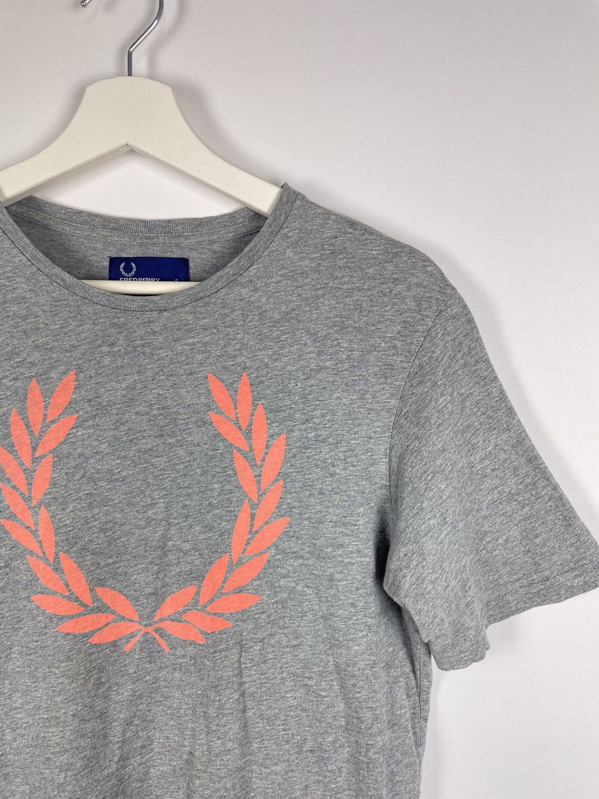 Fred Perry Fred Perry T-Shirt Big Center Logo Gray size S Size US S / EU 44-46 / 1 - 3 Thumbnail