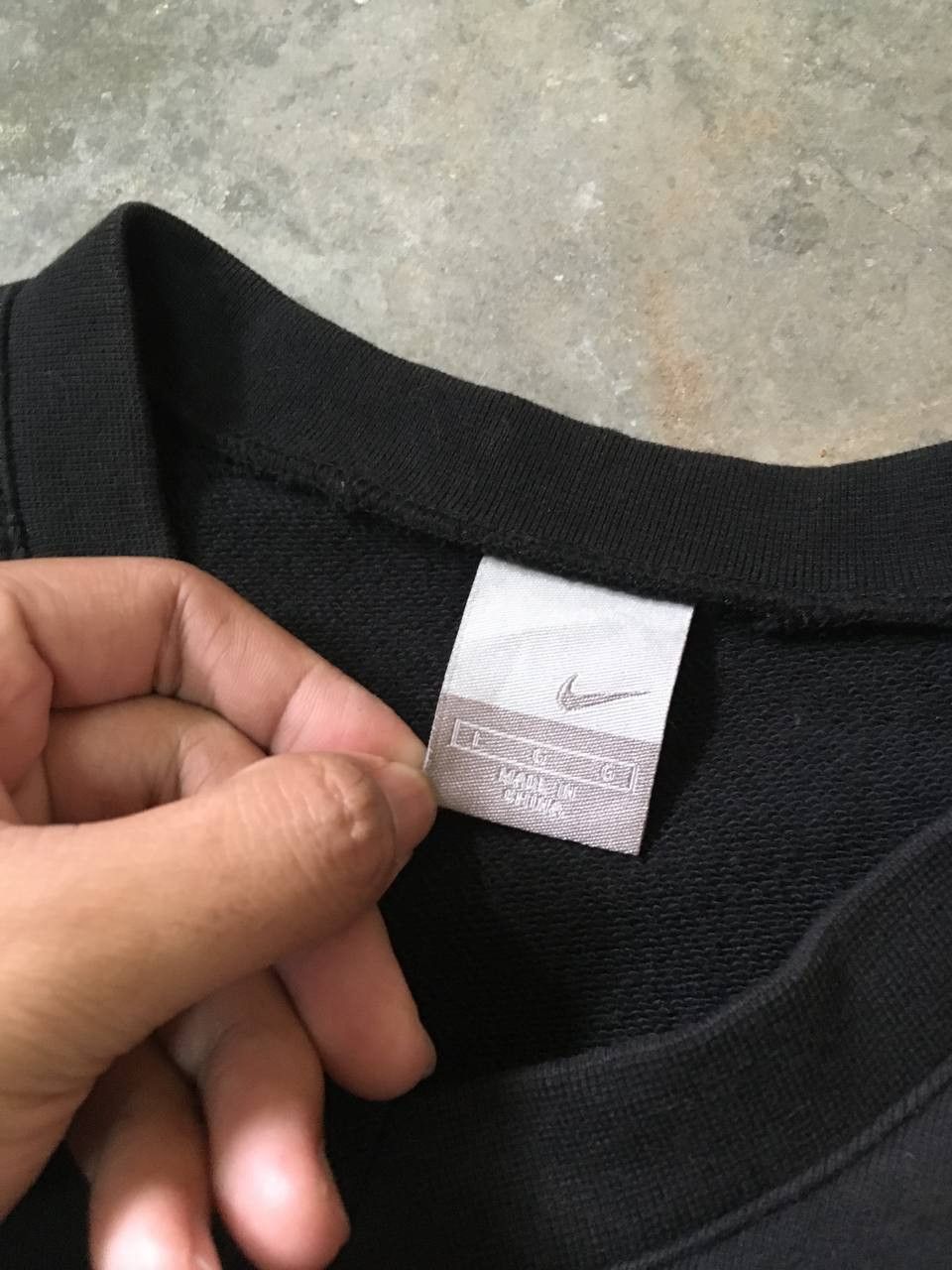 Nike × Vintage Vintage Nike Mini Swoosh Embroidery Sleeveless Sweatshirt Size US L / EU 52-54 / 3 - 3 Thumbnail