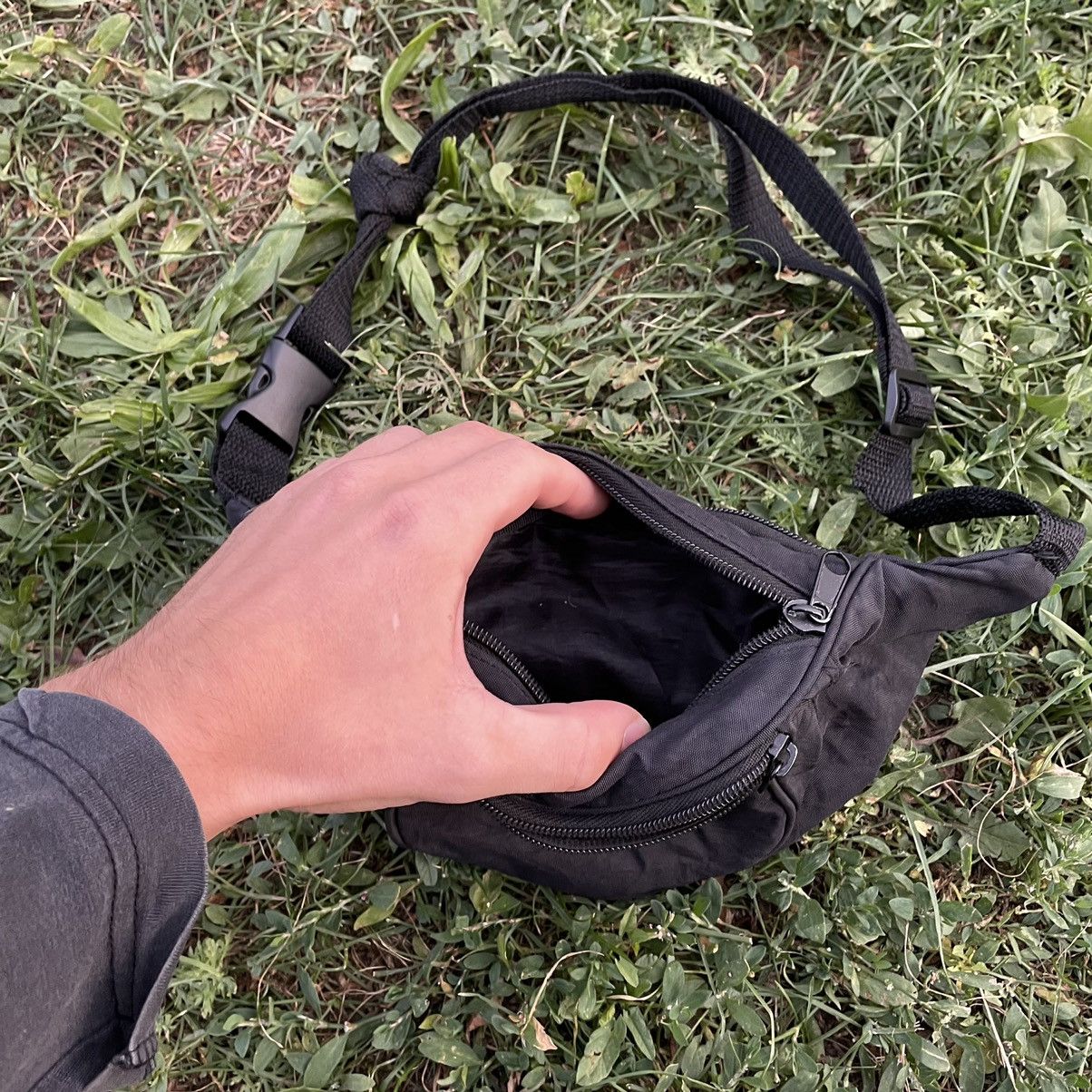 Vintage Vintage Y2K Black Crossbody Bag Streetwear Skate Worn In OS Size ONE SIZE - 5 Thumbnail
