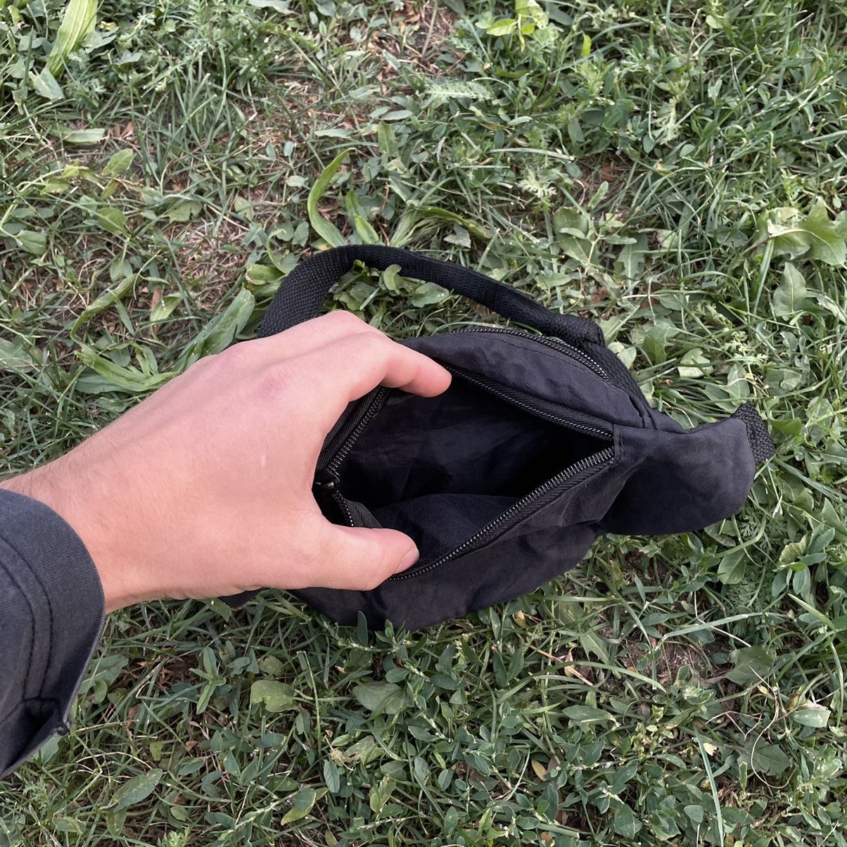 Vintage Vintage Y2K Black Crossbody Bag Streetwear Skate Worn In OS Size ONE SIZE - 7 Thumbnail