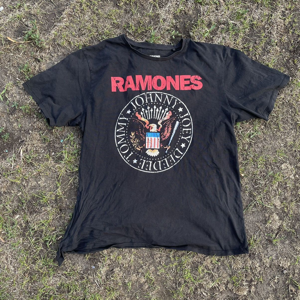 Vintage Vintage Y2K Ramones Graphic Band Tee Faded Black Baggy L Size US L / EU 52-54 / 3 - 1 Thumbnail